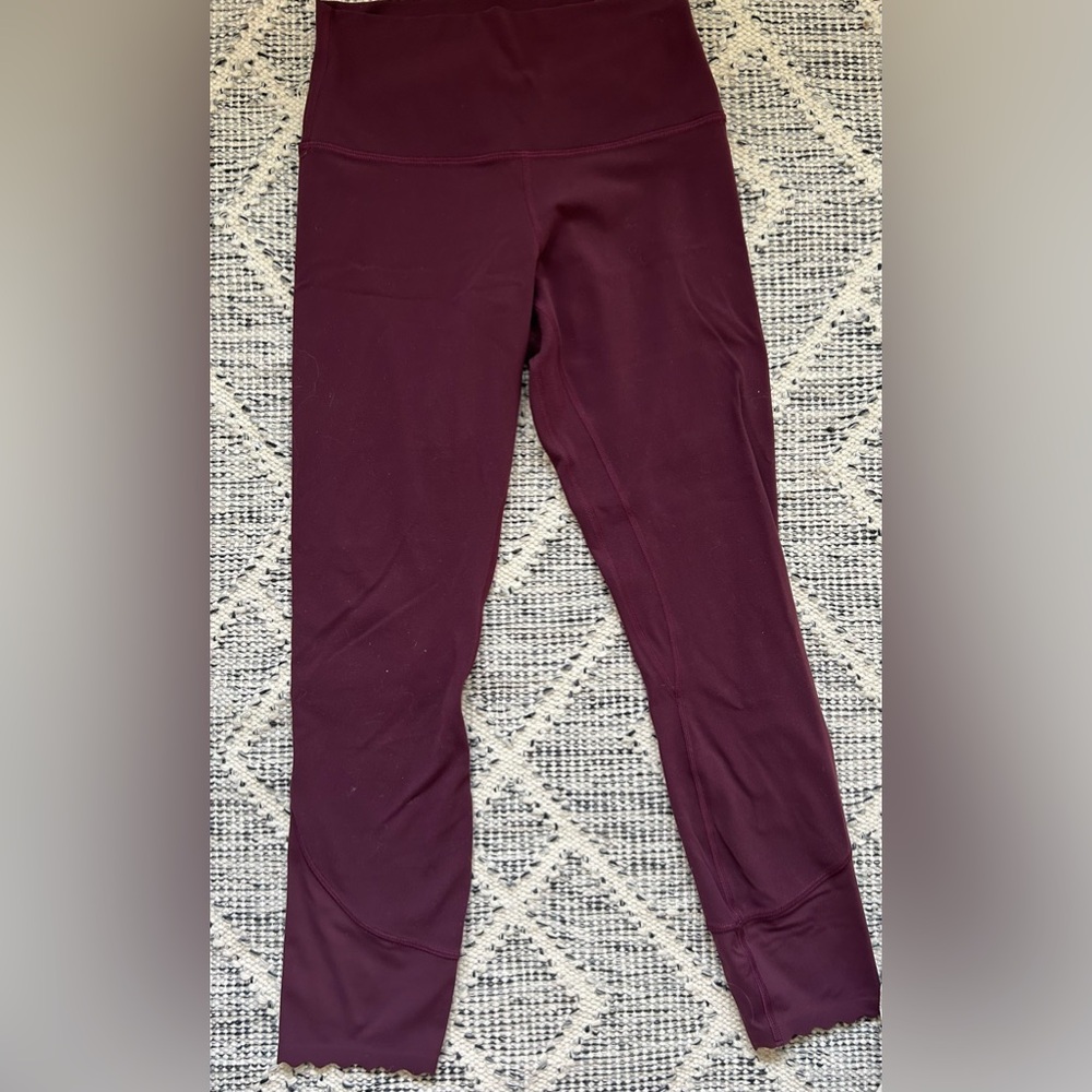 Lululemon Aline Scalloped Hem Merlot Tights. Size 6. Good Condition